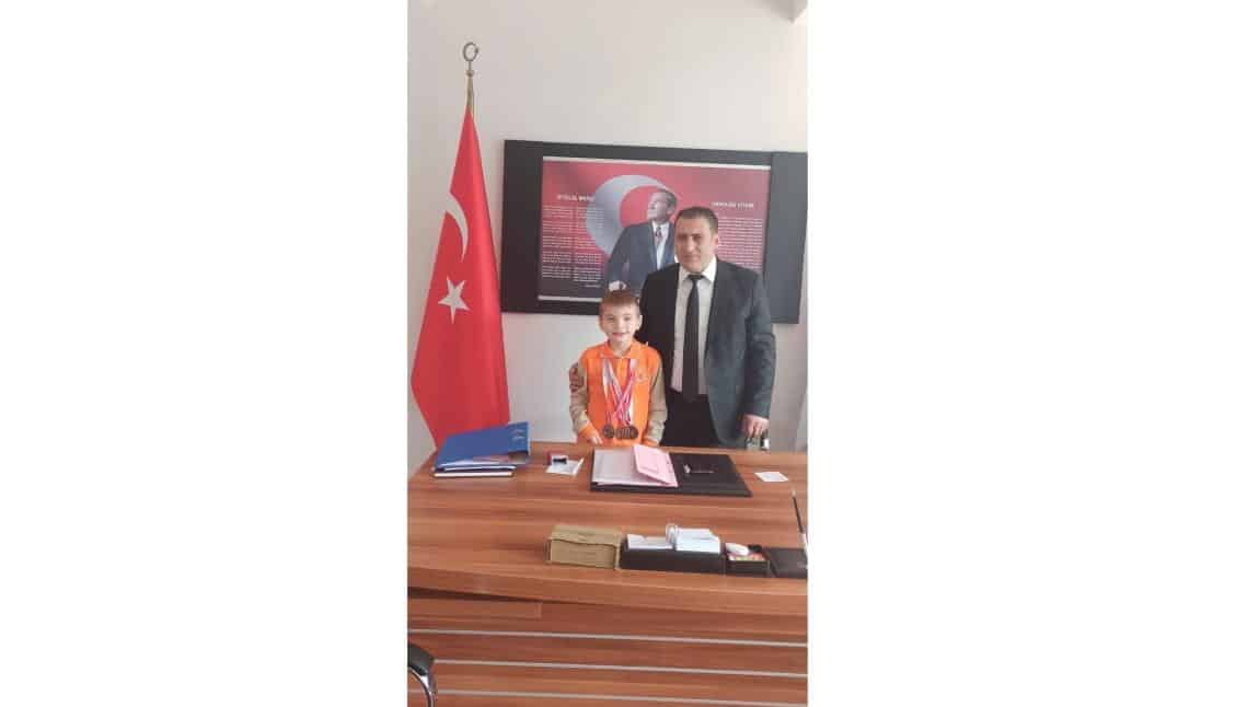 Öğrencimiz Mehmet Emir KOCABAŞ Yüzme Alanında Birden Fazla Madalya Kazandı